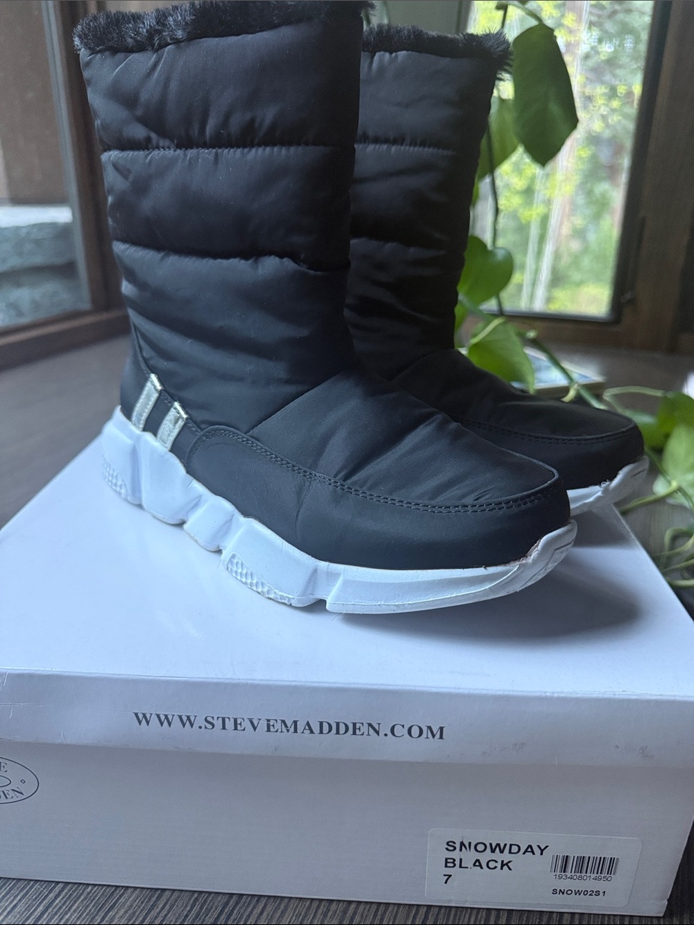Steve Madden Black Quilted Faux-Fur Trim Winter Boots
